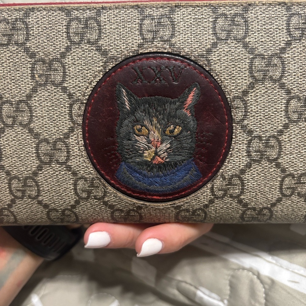 Gucci Beige and Red Cat Motif Wallet - Picture 2 of 5